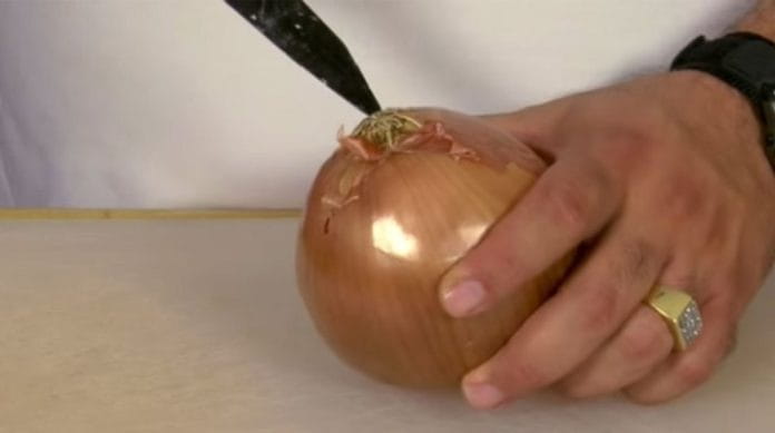 Как резать лук без слез