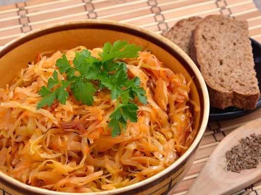 Тушеная капуста к осеннему столу: секреты и рецепты