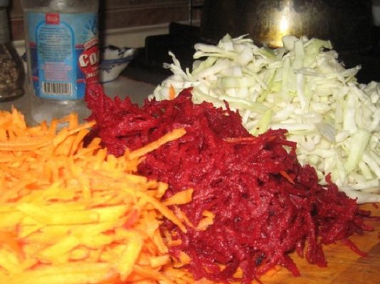 Салат из белокочанной капусты и мяса «Не верю»