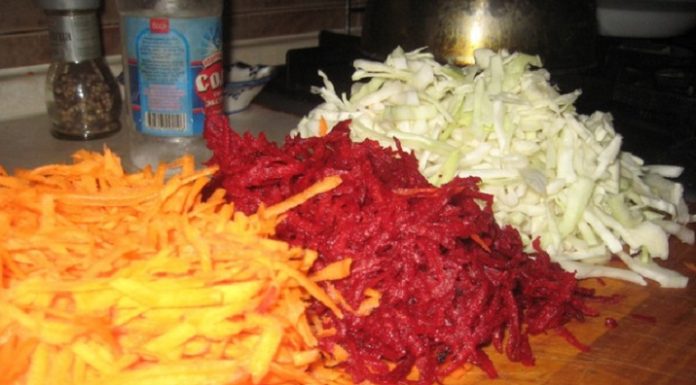 Салат из белокочанной капусты и мяса «Не верю»