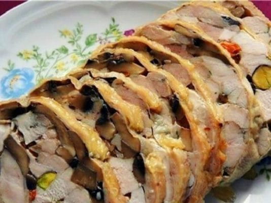 Куриный рулет с грибами
