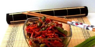 Запеченные куриные котлеты с гарниром «Полосатый рейс «