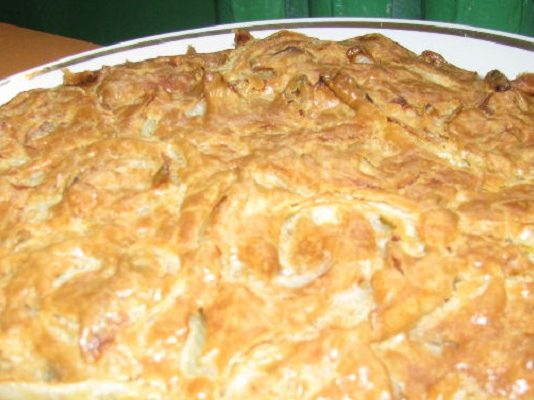 Луковая шарлотка