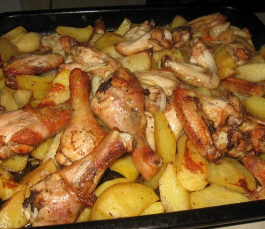 Запеченный картофель с курицей в духовке