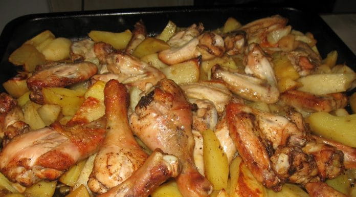 Запеченный картофель с курицей в духовке