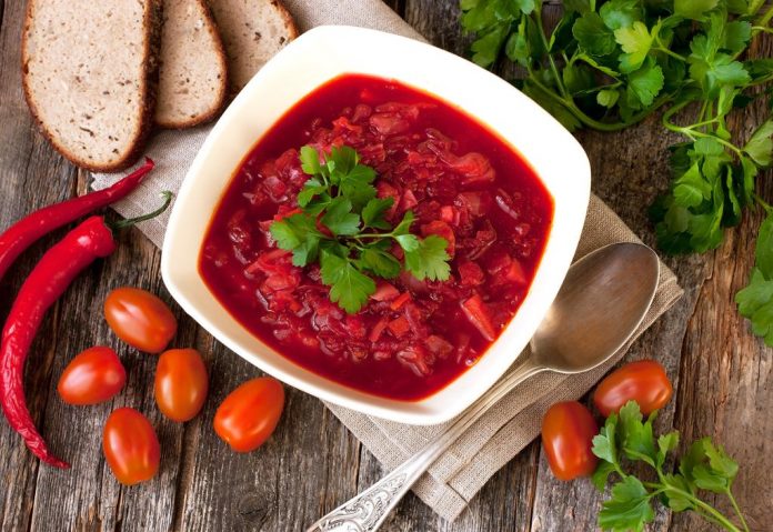 Борщ с телятиной и черносливом
