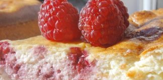 Спагетти с курицей, кабачком и другими овощами в соусе терияки