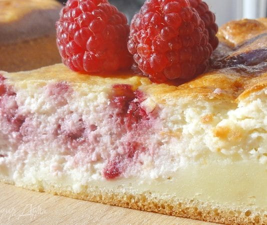 Творожный пирог с малиной