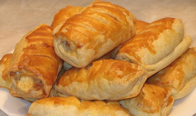 Слойки с мясом из слоеного теста