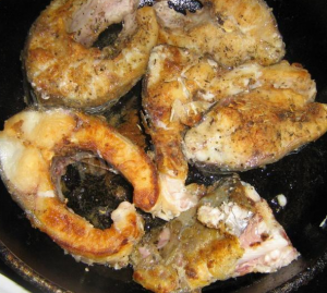 Жаренный карп с овощами