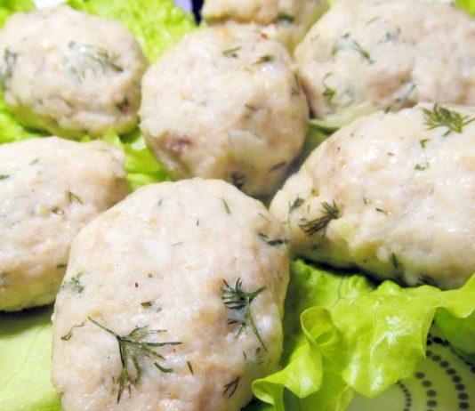 Нежные паровые котлеты из курицы с овощами и грибами