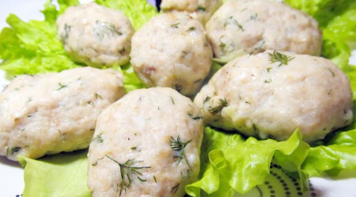 Нежные паровые котлеты из курицы с овощами и грибами