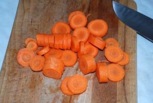 Запеченная курица с яблоками