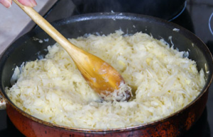 Капустный пирог из слоёного теста