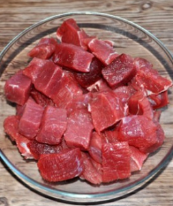 Шашлык из говядины с луком и шампиньонами