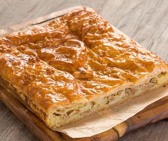 Капустный пирог из слоёного теста