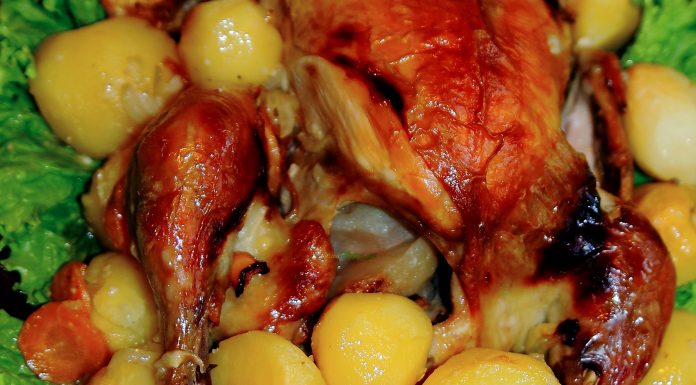 Курочка с кислым яблоком и гарниром