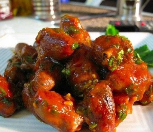 Куриные сердечки в томатном соусе