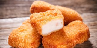 Вкусный салат из грибов и куриного филе