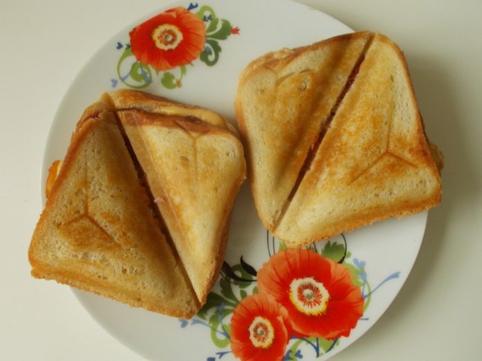 Сэндвич с тунцом и сыром