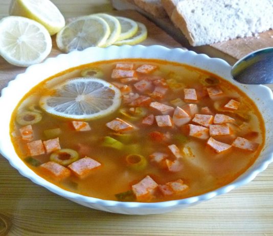 Солянка с колбасой