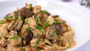 Свинина со сливками и шампиньонами