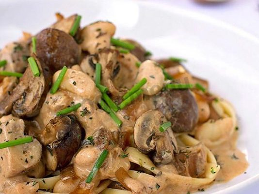 Свинина со сливками и шампиньонами
