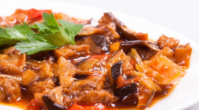 Тушенные баклажаны с мясом