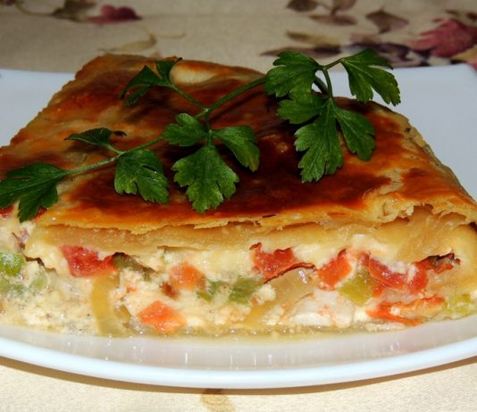 Овощи с курицей в тесте