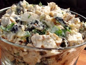 Салат мясной с черносливом