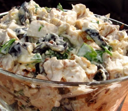 Салат мясной с черносливом
