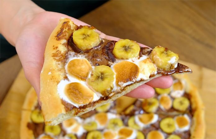 Сладкая пицца