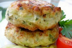Сочные котлеты с кабачком