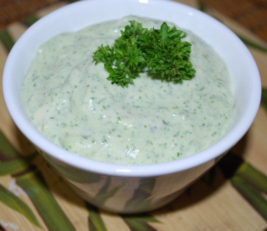 Свинина с куриными чипсами и цветной капустой