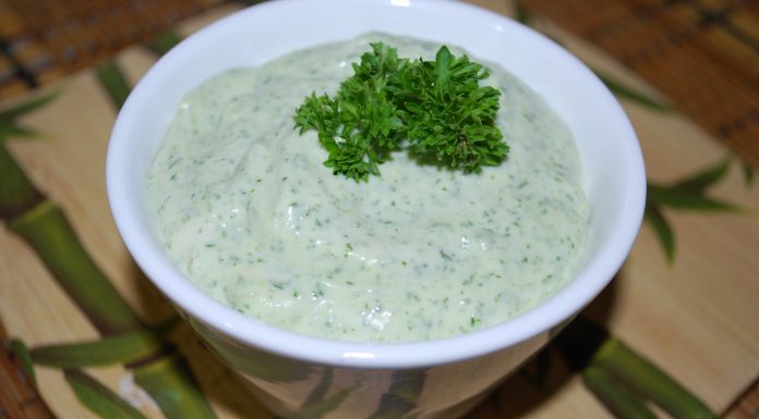 Свинина с куриными чипсами и цветной капустой