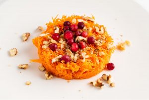 Салат из моркови, мёда и орехов