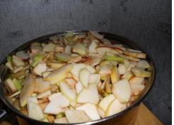 Яблочное варенье с карамелью