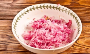 Огурцы, фаршированные редисом