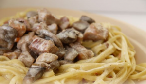Макароны с грибами, морковью и сыром
