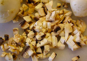 Бутерброды с курицей и грибами под сыром