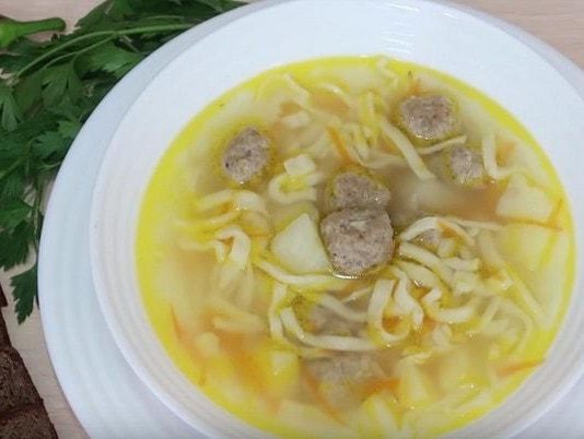 Суп с фрикадельками и лапшой