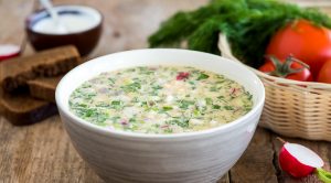 Окрошка с курицей и тертым редисом