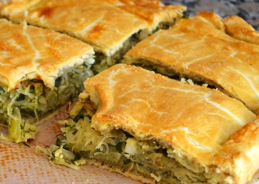 Пирог с луком и капустой
