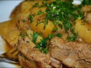 Картошка с ребрышками в мультиварке