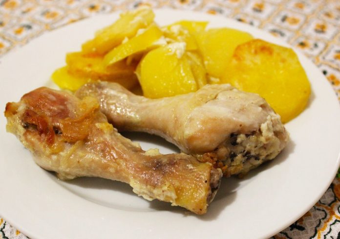 Картофель в майонезе с курицей