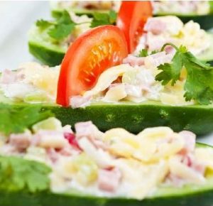 Огурцы, фаршированные редисом