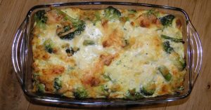 лосось с маслинами под картофельной корочкой