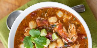 Пирог с яйцами и зеленым луком в мультиварке