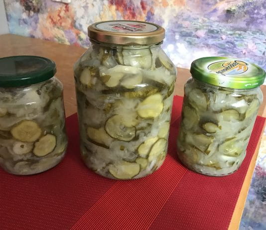 Салат на зиму из огурцов и лука