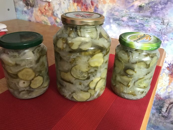 Салат на зиму из огурцов и лука